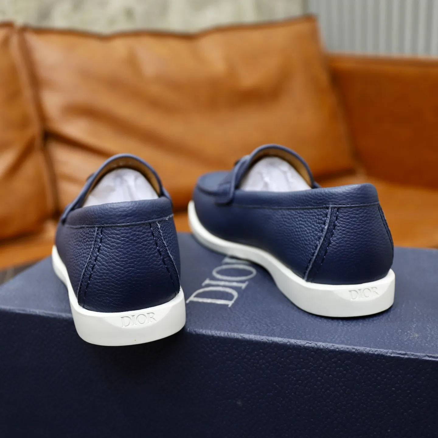 Ex-factory price: 560🙅‍♂️🙅‍♂️🙅‍♂️ Brand: Dior DIOR Standard code: Men's code 38/44 (45 can be customized) Grade: Same as the official website Material: Original cowhide stitching, cowhide lining, original TPU wear-resistant soft outsole Style categories: Leisure and sports version, footwear for driving, young fashion, European and American trends, British style Color: actual picture color